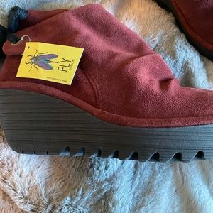 Fly Londonbrand new suede booties